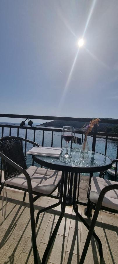 Duje Apartments Milna Μίλνα Εξωτερικό φωτογραφία